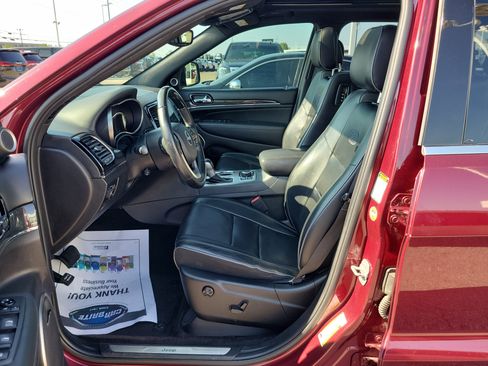 Used 2019 Jeep Grand Cherokee Overland AWD/4WD image 16