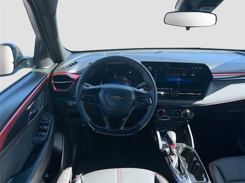 Used 2025 Chevrolet TrailBlazer RS w/ Driver Confidence Package image 22