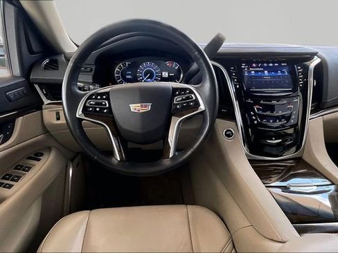 Used 2019 Cadillac Escalade ESV Luxury AWD/4WD image 8