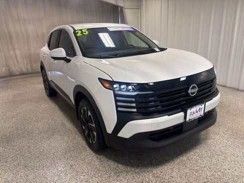 Used 2025 Nissan Kicks SV AWD/4WD image 3