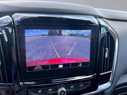 Used 2021 Chevrolet Traverse LT FWD image 21