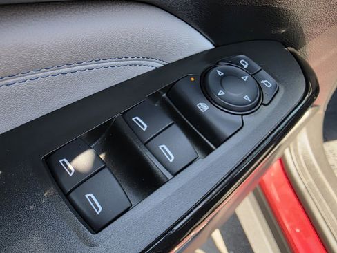 Used 2025 Chevrolet Trax LT w/ Driver Confidence Package image 22