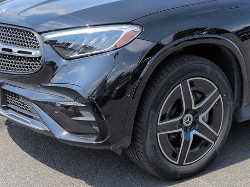 Used 2024 Mercedes-Benz GLC 300 4MATIC image 11