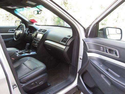 Used 2016 Ford Explorer XLT w/ Equipment Group 202A AWD/4WD image 20