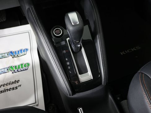 Used 2019 Nissan Kicks SR w/ SR Premium Package FWD image 37