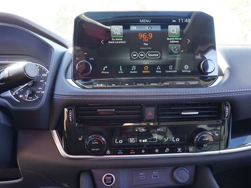 Used 2023 Nissan Rogue SL w/ SL Premium Package image 20