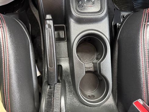 Used 2017 Jeep Wrangler Unlimited Sahara AWD/4WD image 25