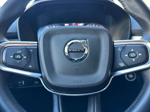 Used 2021 Volvo XC40 T5 Momentum w/ Premium Package image 31