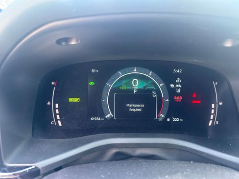 Used 2025 Toyota Camry SE w/ Convenience Package FWD image 7