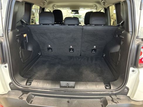 Used 2023 Jeep Renegade Latitude image 27