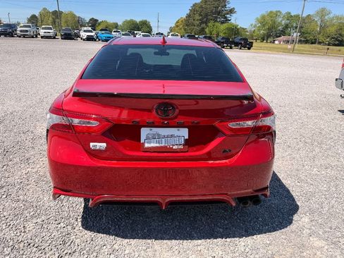 Used 2020 Toyota Camry SE image 2