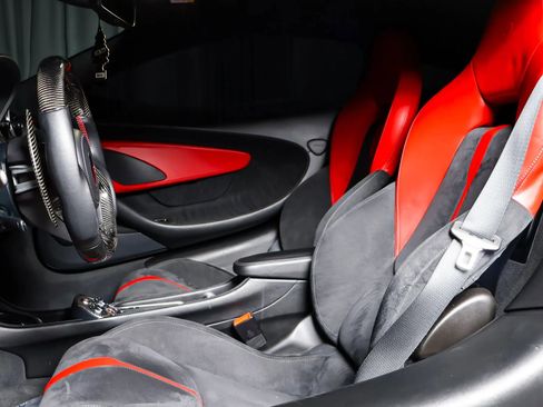Used 2017 McLaren 570S Coupe RWD image 18