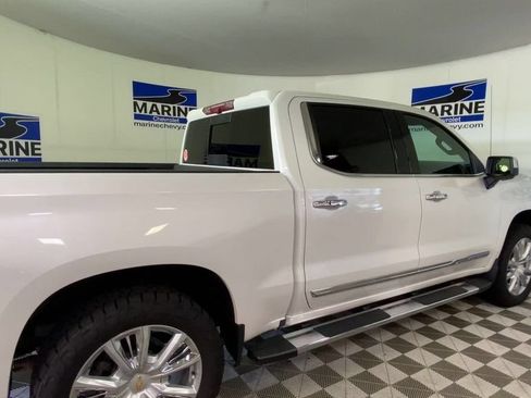 Used 2024 Chevrolet Silverado 1500 High Country w/ High Country Premium Package AWD/4WD image 2