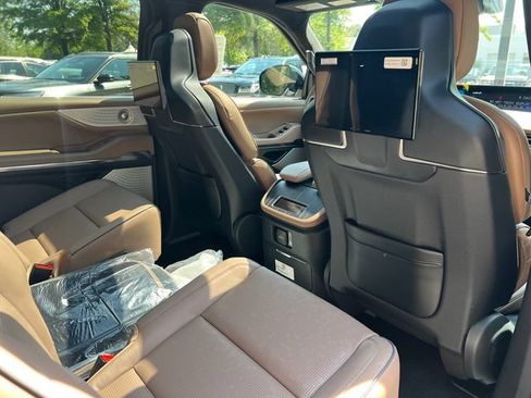 New 2027 Lincoln Navigator L Black Label AWD/4WD image 18