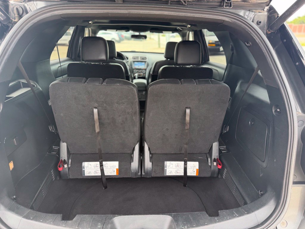 Used 2018 Ford Explorer XLT w/ Equipment Group 202A AWD/4WD image 10