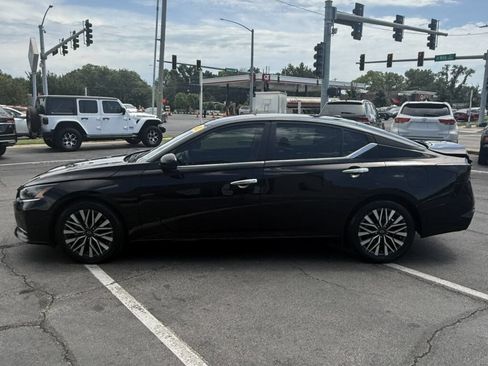 Used 2023 Nissan Altima 2.5 SV FWD image 9
