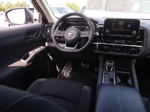 Certified 2025 Nissan Pathfinder SV w/ SV Premium Package FWD image 26