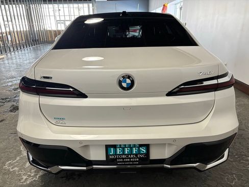 Used 2025 BMW 740i xDrive image 6