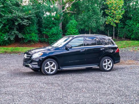 Used 2019 Mercedes-Benz GLE 400 4MATIC image 3