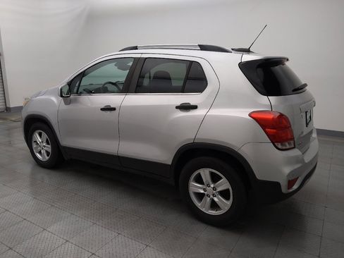 Used 2017 Chevrolet Trax LT w/ Driver Confidence Package FWD image 3