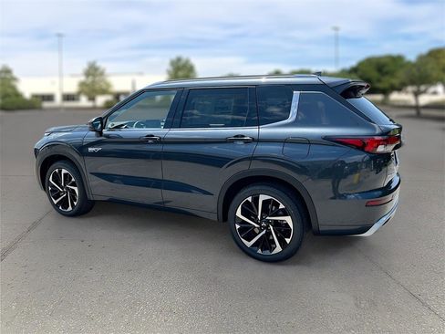 New 2025 Mitsubishi Outlander SEL image 5