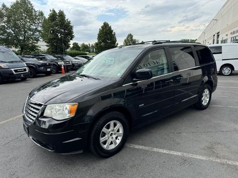 Used 2008 Chrysler Town & Country Touring FWD image 25