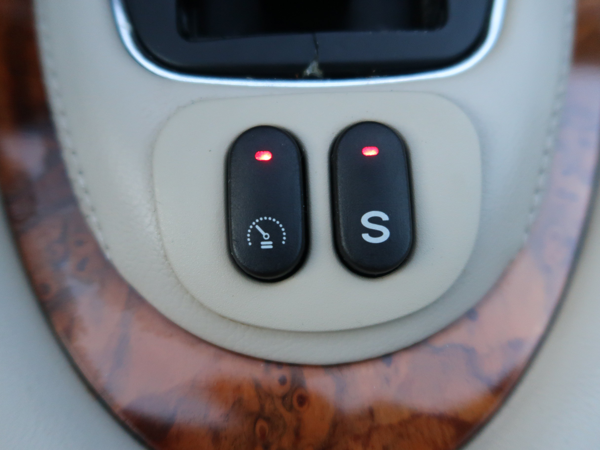 Used 1999 Jaguar XJ8 RWD image 22