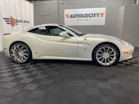 Used 2012 Ferrari California image 12