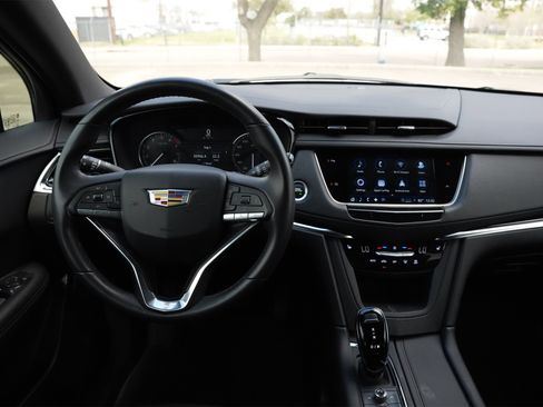 Used 2023 Cadillac XT6 Luxury image 9