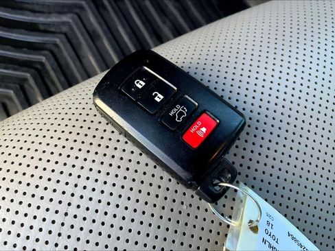 Used 2018 Toyota Highlander Limited image 15