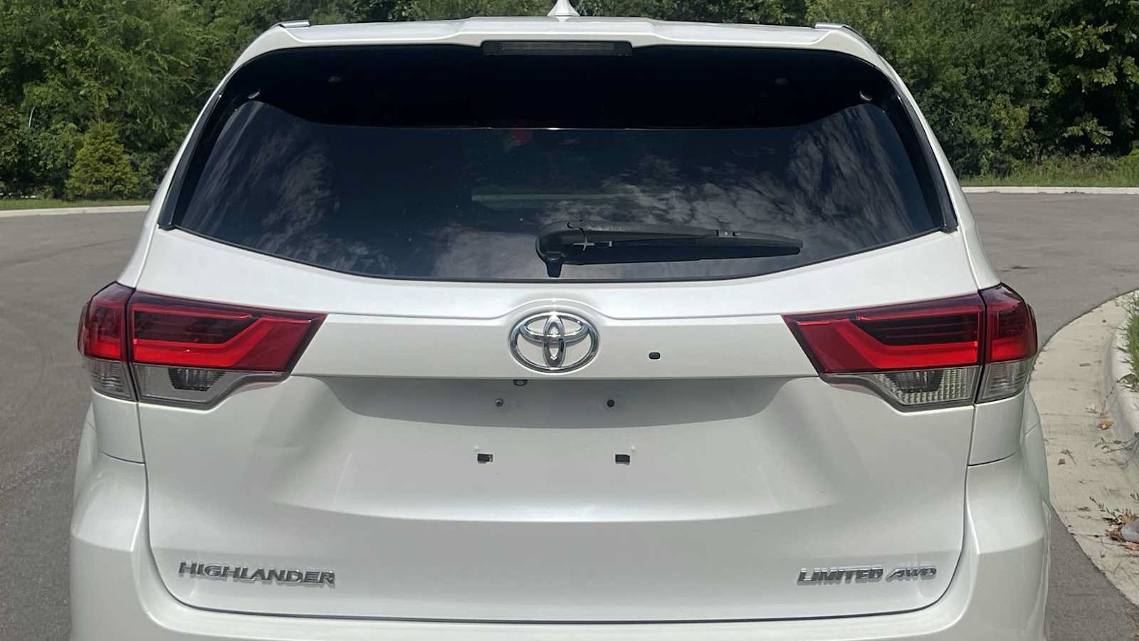 Used 2019 Toyota Highlander Limited AWD/4WD image 18