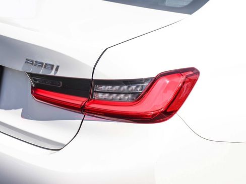 Used 2020 BMW 330i Sedan w/ Convenience Package RWD image 8