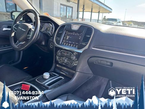 Used 2017 Chrysler 300 C AWD/4WD image 13