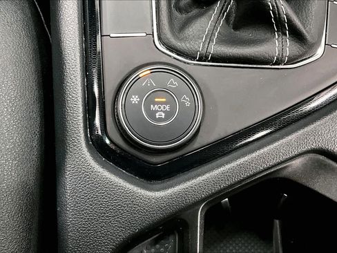 Used 2025 Volkswagen Taos SEL w/ Black Wheel Plus Package image 38