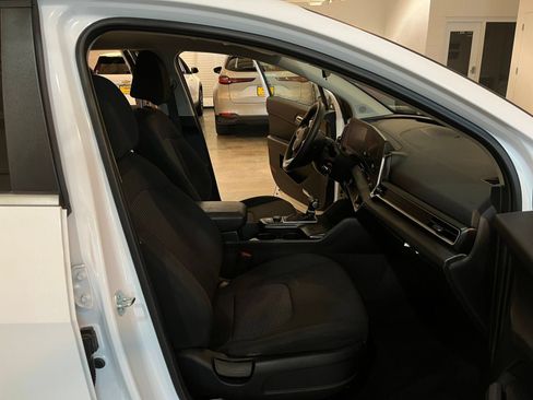 Used 2025 Kia Sportage LX FWD image 36