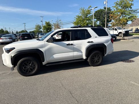 Used 2026 Toyota 4Runner SR5 AWD/4WD image 12