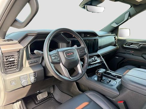Used 2024 GMC Sierra 1500 AT4 w/ Technology Package AWD/4WD image 9