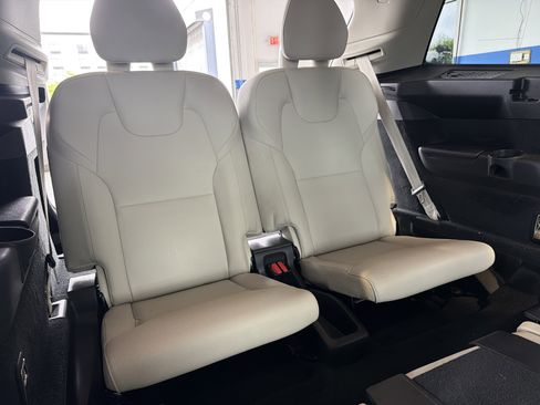 Used 2022 Volvo XC90 T5 Momentum w/ Climate Package AWD/4WD image 33
