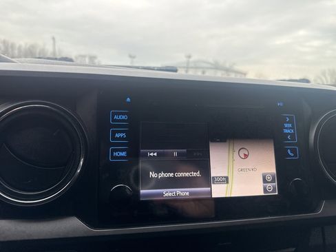 Used 2018 Toyota Tacoma TRD Sport image 26