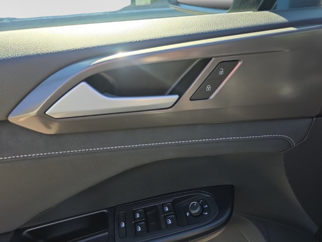 Certified 2026 Volkswagen Taos SE FWD image 10