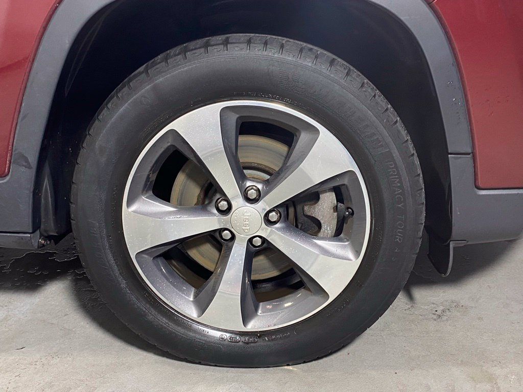 Used 2019 Jeep Cherokee Limited AWD/4WD image 11