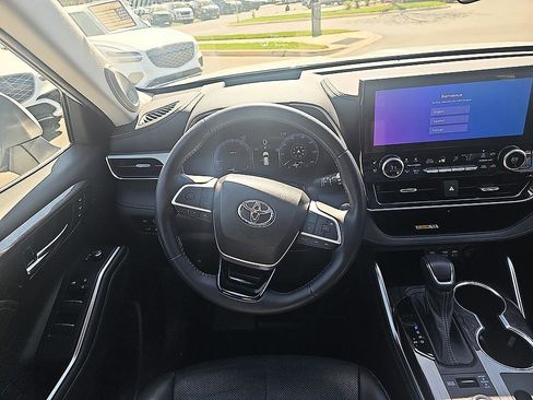 Used 2023 Toyota Highlander Platinum image 19