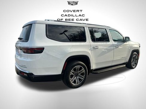 Used 2023 Jeep Wagoneer L Series II image 5