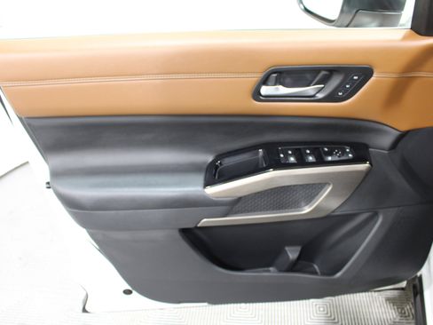 Used 2024 Nissan Pathfinder Platinum AWD/4WD image 6