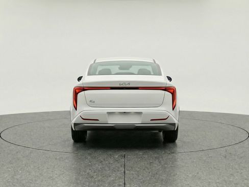 Used 2025 Kia K4 LXS image 7