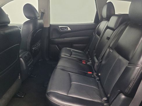 Used 2020 Nissan Pathfinder SL image 18