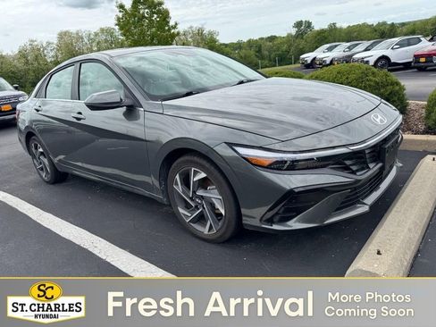 Used 2025 Hyundai Elantra Limited w/ Cargo Package FWD image 1