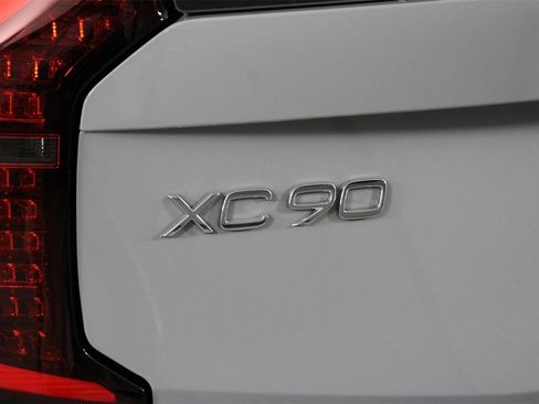 Used 2026 Volvo XC90 B6 Plus image 19