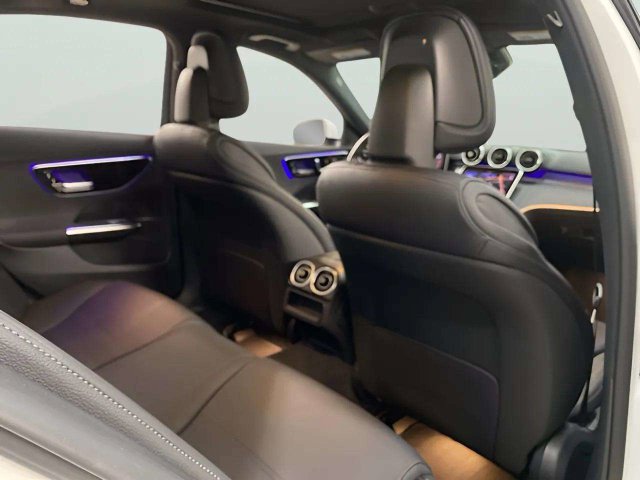 Used 2025 Mercedes-Benz C 300 Sedan image 23