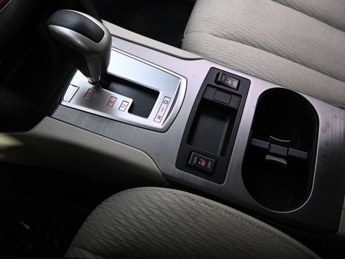 Used 2010 Subaru Outback 2.5i Premium image 31